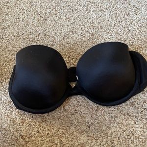 Black strapless bra